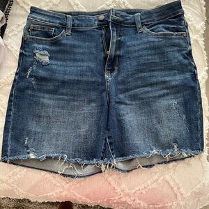 Judy Blue lightly Distressed Denim Shorts